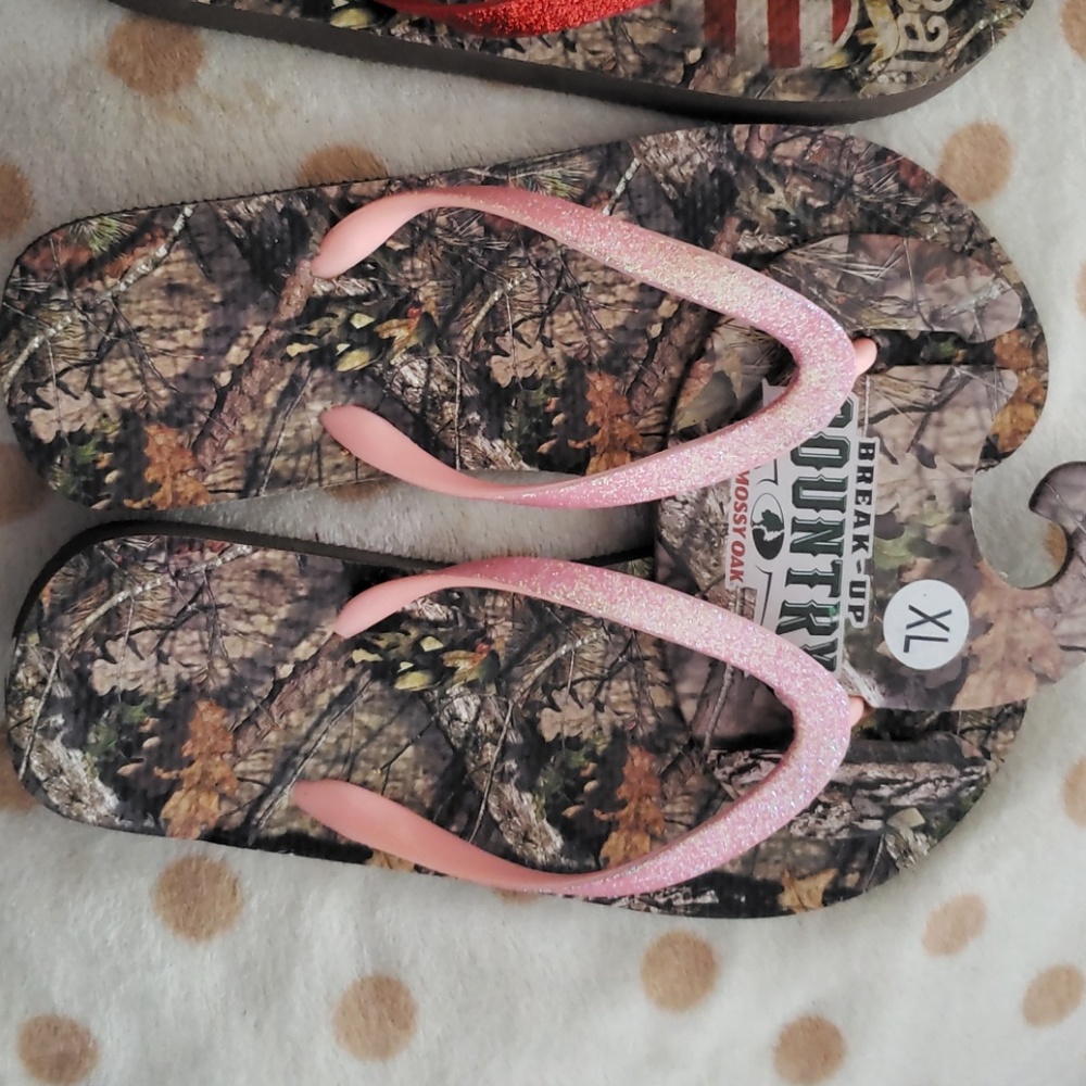 Girls camouflage flip flops